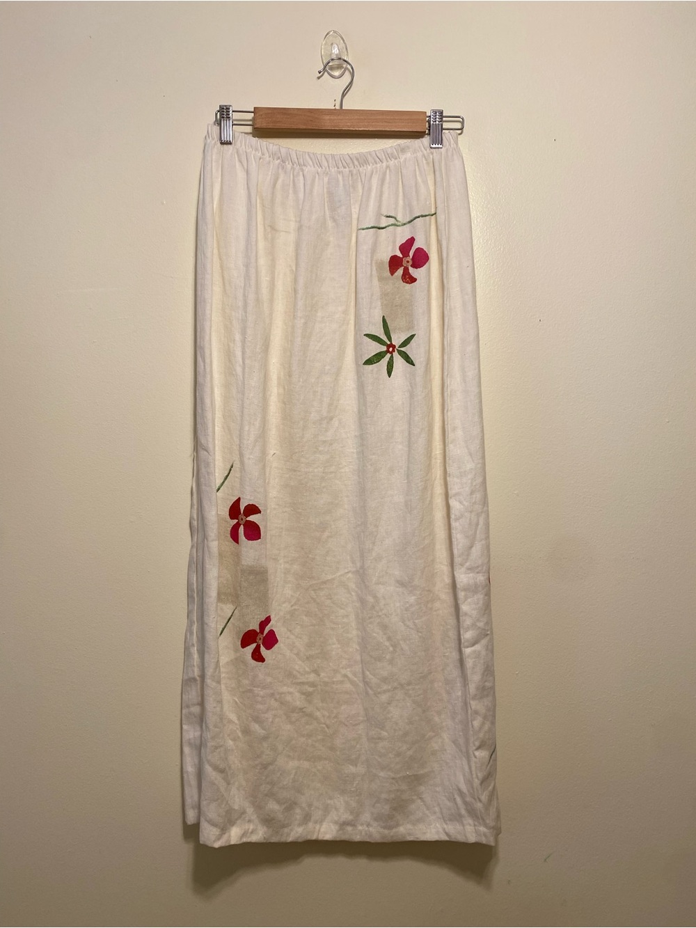 PLAY ALEGRE Women's Cream Maxi Skirt with Handpainted  Red Floral . Size M. New